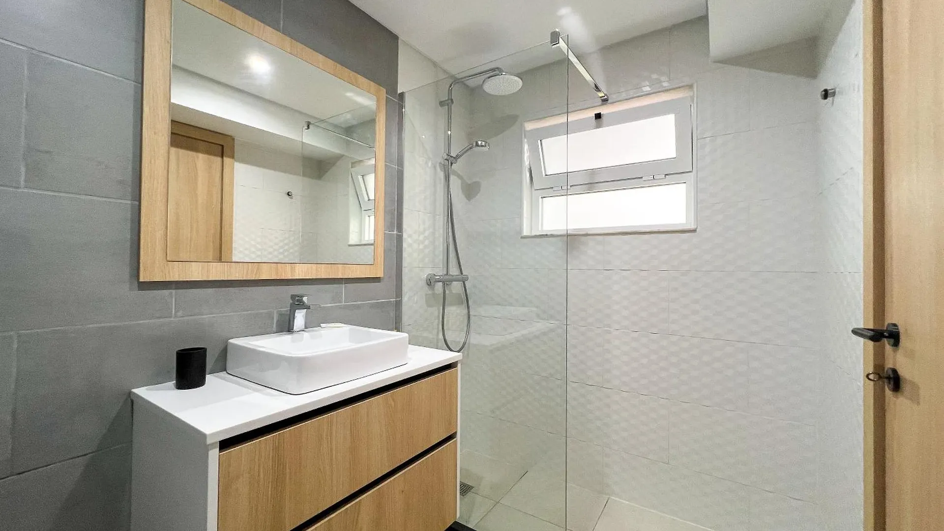 Modern Retreat 700M From The Beach - Salgados Guia