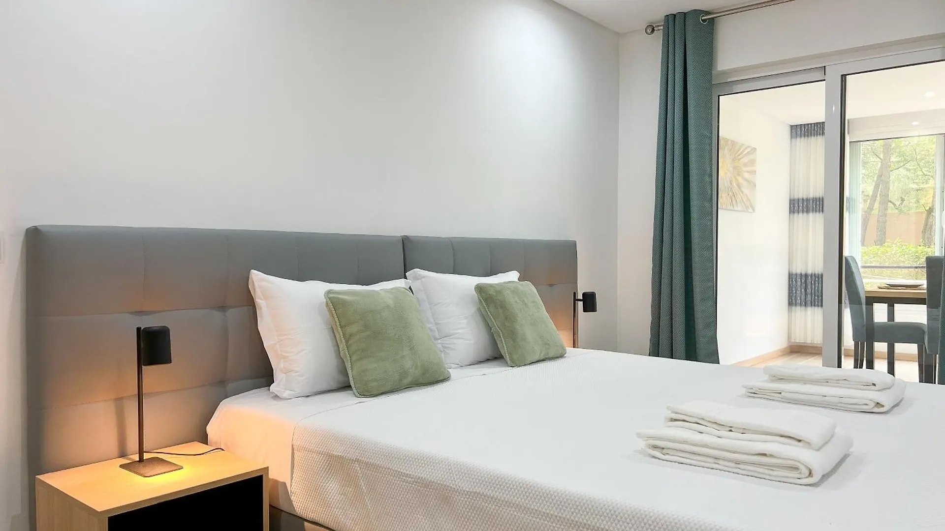 Modern Retreat 700M From The Beach - Salgados Guia  Apartment Guia (Faro)