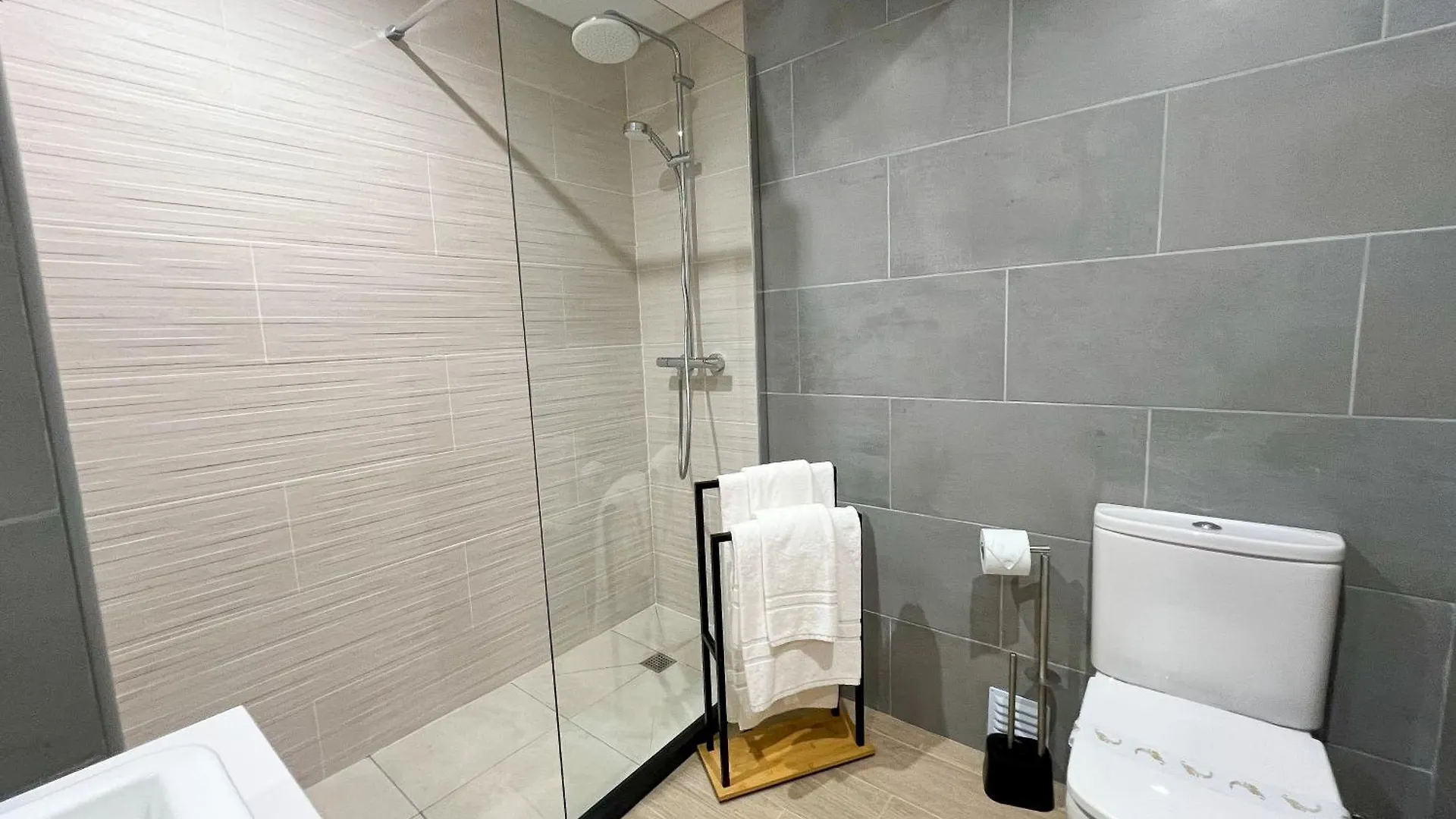 Modern Retreat 700M From The Beach - Salgados Guia  Apartment Guia (Faro)
